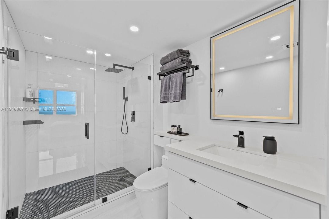 For Rent: $9,500 (2 beds, 2 baths, 1080 Square Feet)