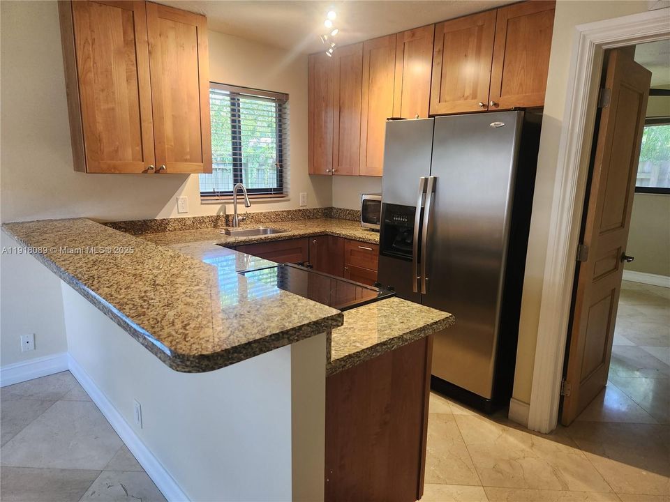 For Rent: $1,550 (1 beds, 1 baths, 2166 Square Feet)