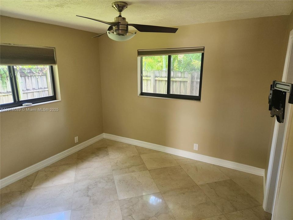 For Rent: $1,550 (1 beds, 1 baths, 2166 Square Feet)