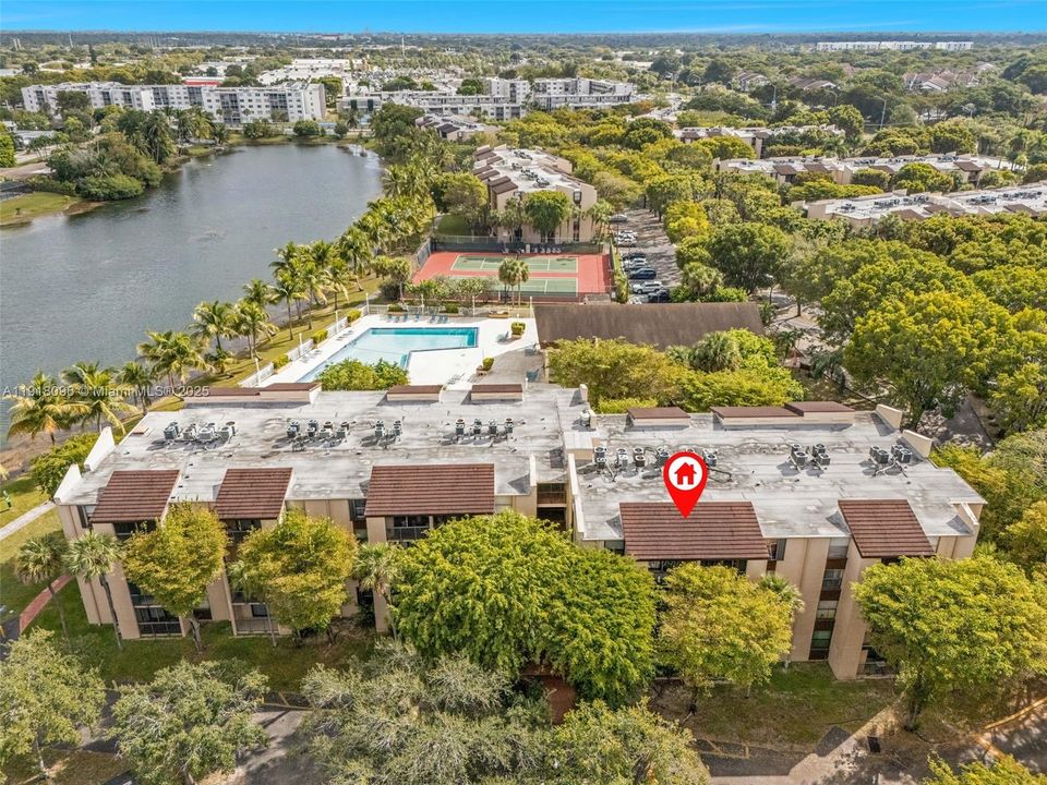 For Sale: $215,000 (1 beds, 1 baths, 614 Square Feet)