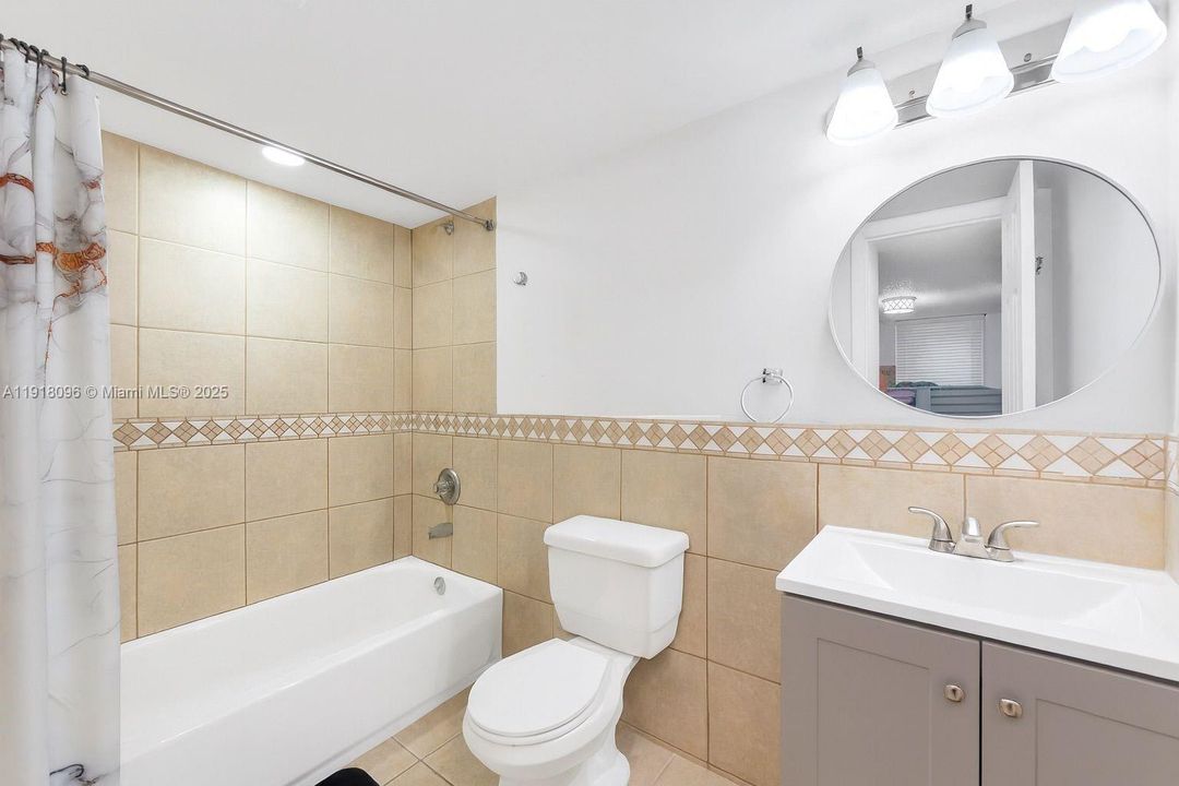 For Sale: $215,000 (1 beds, 1 baths, 614 Square Feet)