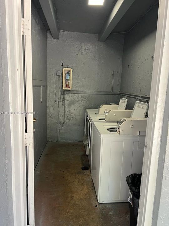 For Sale: $199,000 (1 beds, 1 baths, 713 Square Feet)