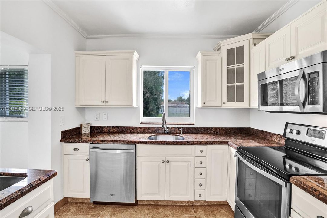 В аренду: $5,200 (3 спален, 1 ванн, 1474 Квадратных фут)