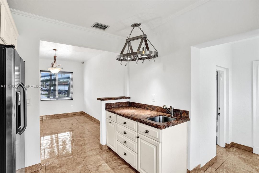 В аренду: $5,200 (3 спален, 1 ванн, 1474 Квадратных фут)