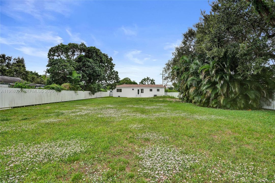 В аренду: $5,200 (3 спален, 1 ванн, 1474 Квадратных фут)