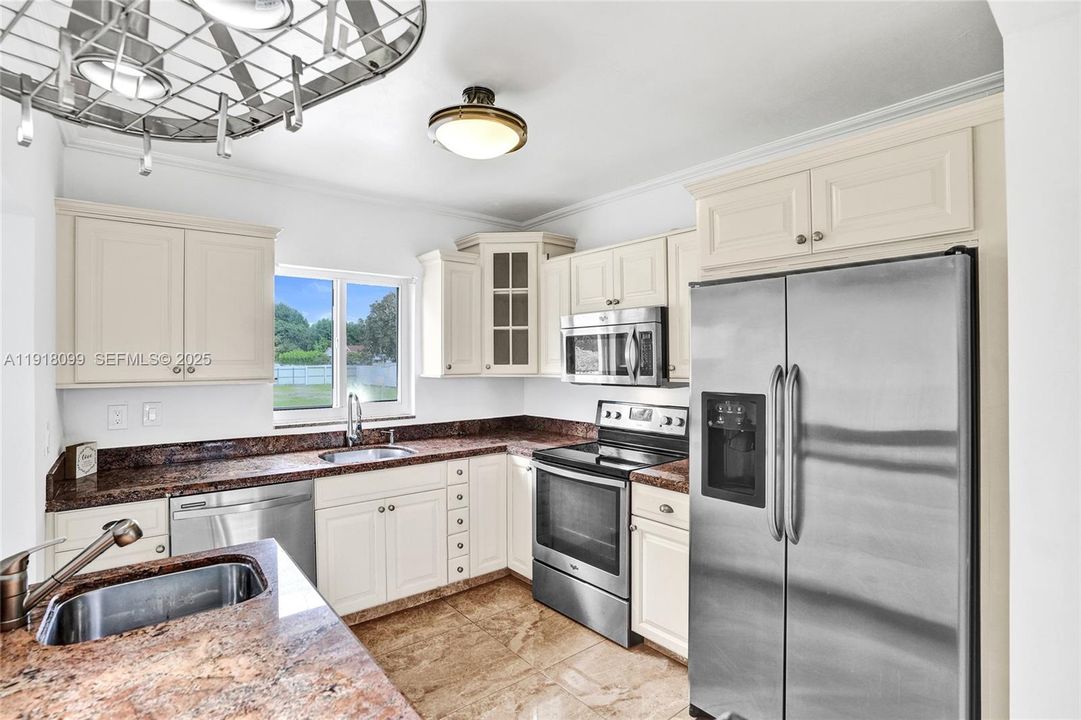 В аренду: $5,200 (3 спален, 1 ванн, 1474 Квадратных фут)