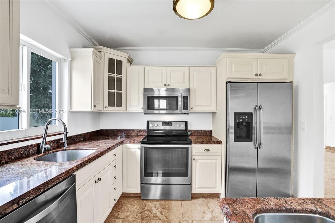 В аренду: $5,200 (3 спален, 1 ванн, 1474 Квадратных фут)