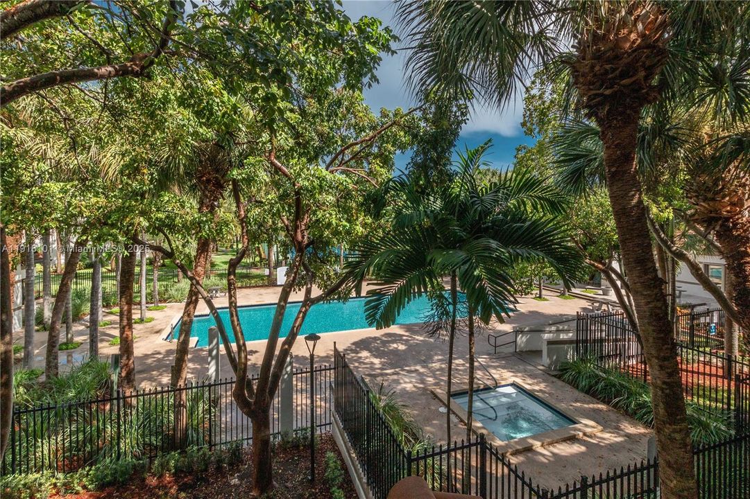 合同活跃: $1,700 (1 贝兹, 1 浴室, 841 平方英尺)