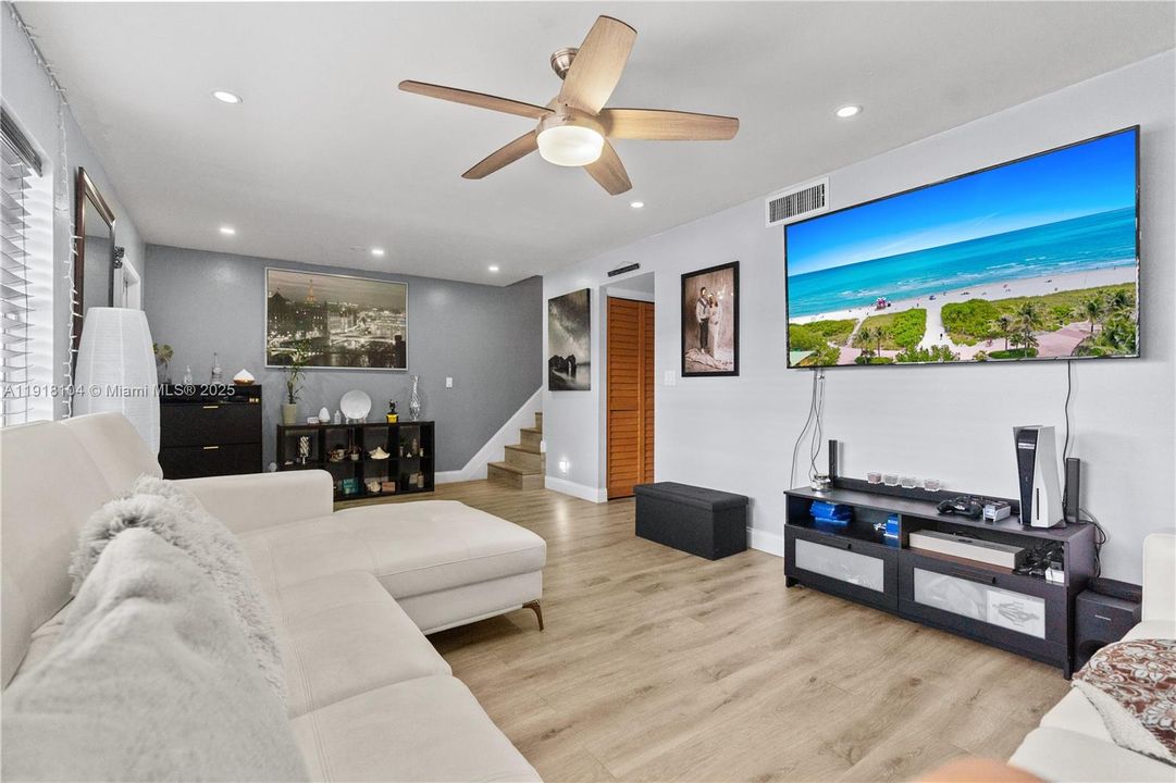 For Rent: $3,500 (3 beds, 2 baths, 1630 Square Feet)