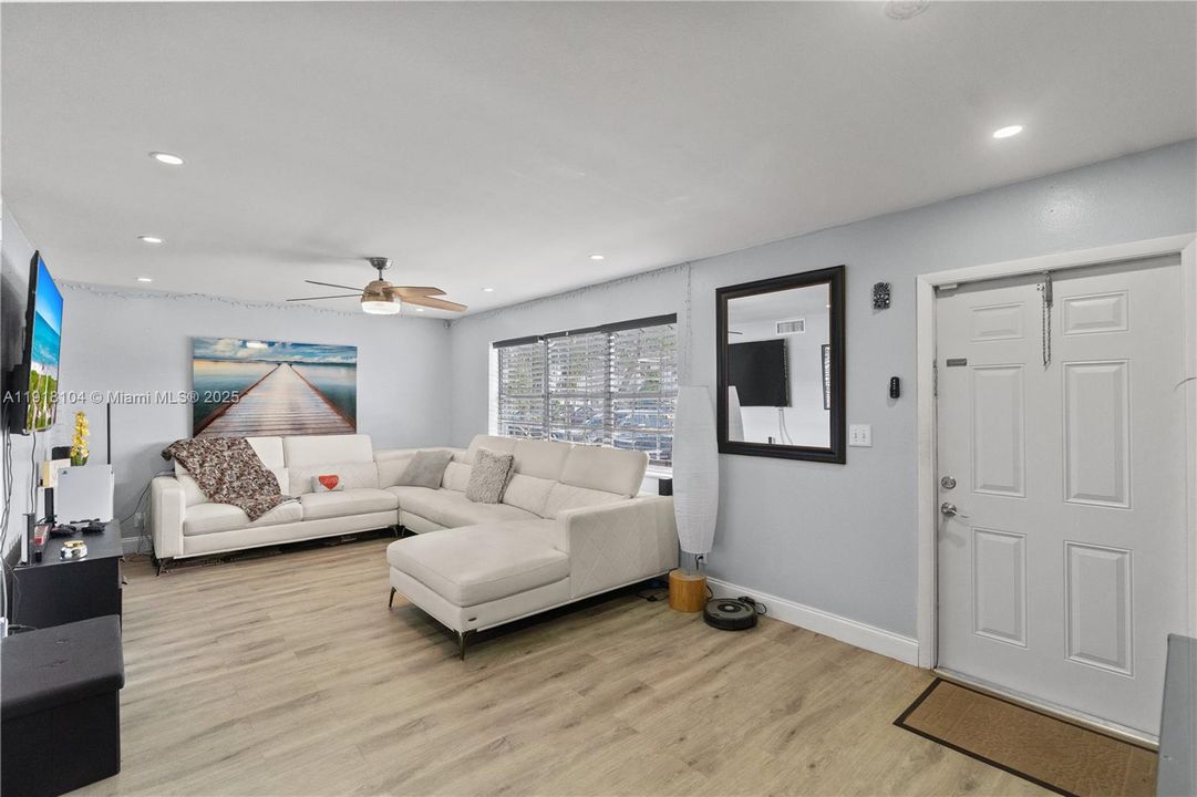 For Rent: $3,500 (3 beds, 2 baths, 1630 Square Feet)