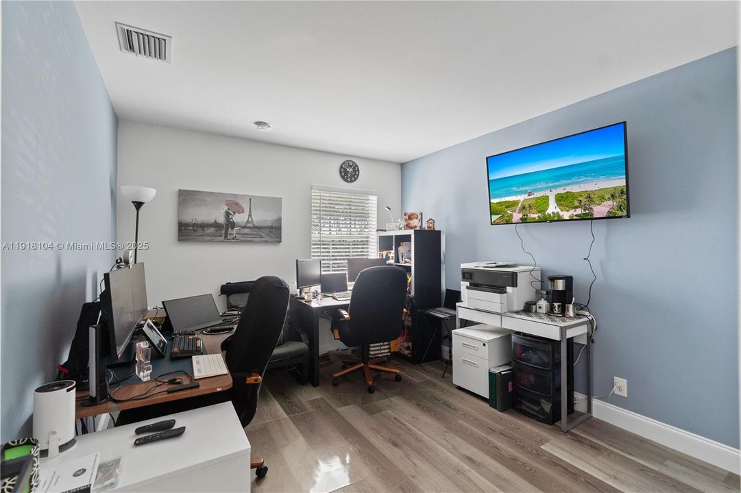 For Rent: $3,500 (3 beds, 2 baths, 1630 Square Feet)