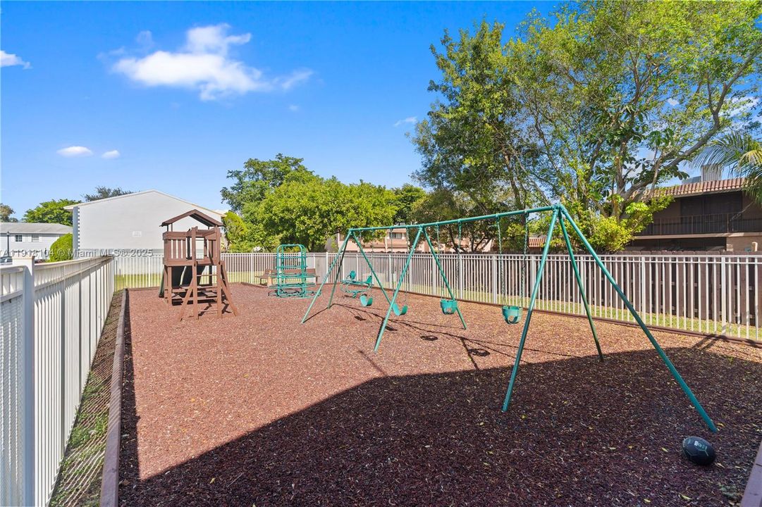 For Rent: $3,500 (3 beds, 2 baths, 1630 Square Feet)