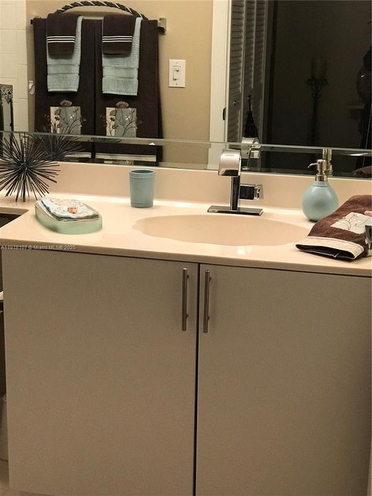 En Venta: $242,500 (2 camas, 2 baños, 1215 Pies cuadrados)