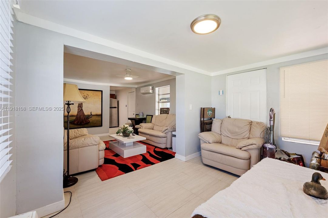 For Sale: $425,000 (2 beds, 1 baths, 754 Square Feet)