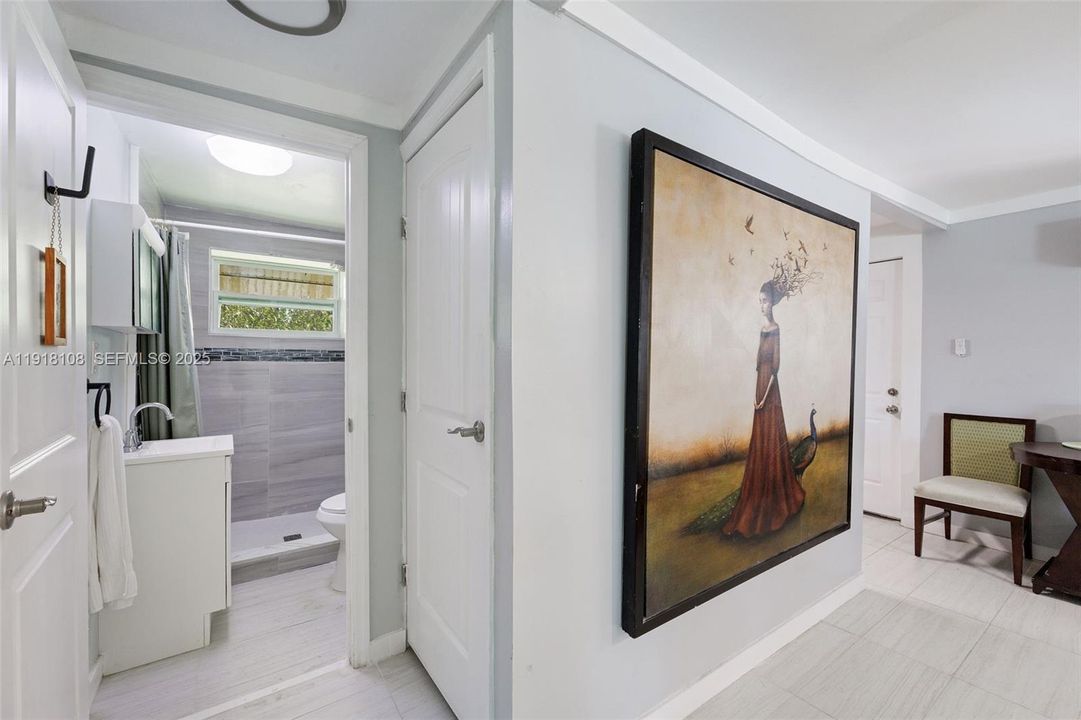 For Sale: $425,000 (2 beds, 1 baths, 754 Square Feet)