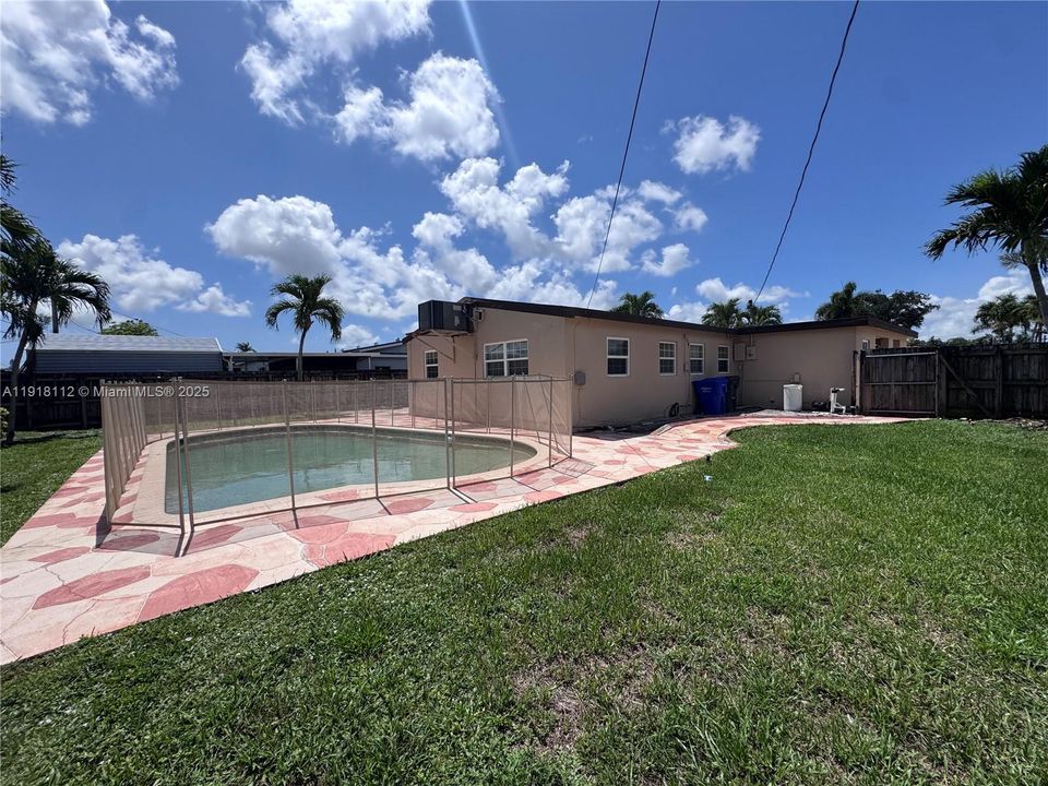 合同活跃: $479,900 (3 贝兹, 2 浴室, 1278 平方英尺)