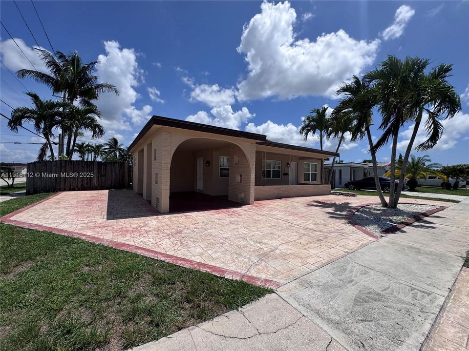 合同活跃: $479,900 (3 贝兹, 2 浴室, 1278 平方英尺)