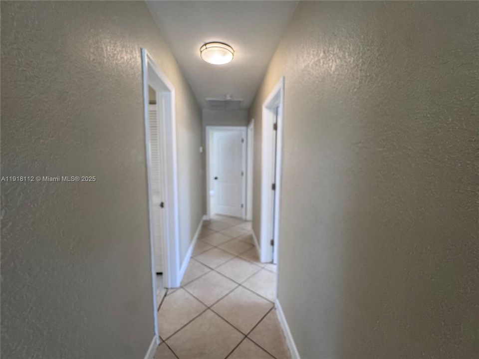 合同活跃: $479,900 (3 贝兹, 2 浴室, 1278 平方英尺)