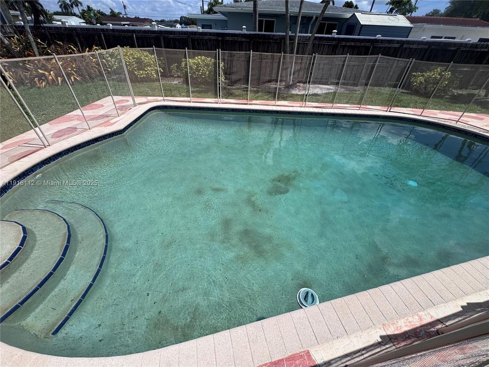 合同活跃: $479,900 (3 贝兹, 2 浴室, 1278 平方英尺)