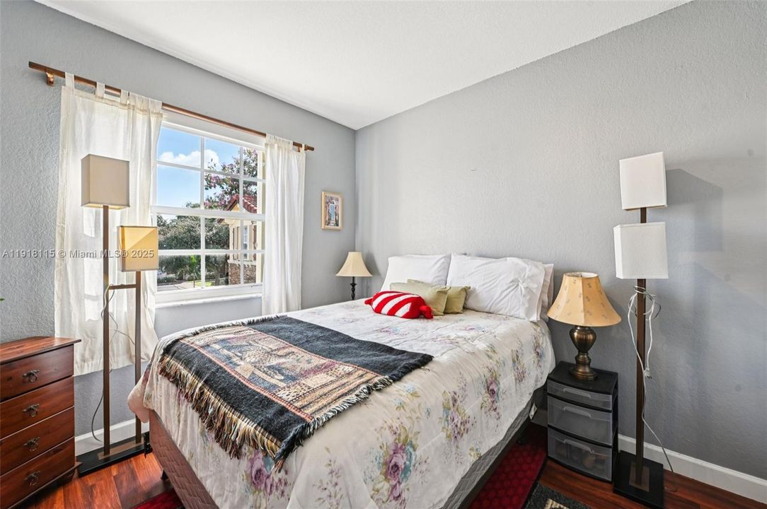 For Sale: $299,999 (3 beds, 2 baths, 1169 Square Feet)