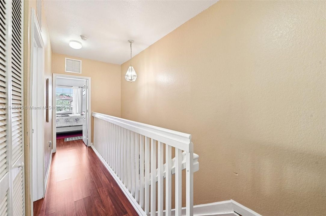 For Sale: $299,999 (3 beds, 2 baths, 1169 Square Feet)