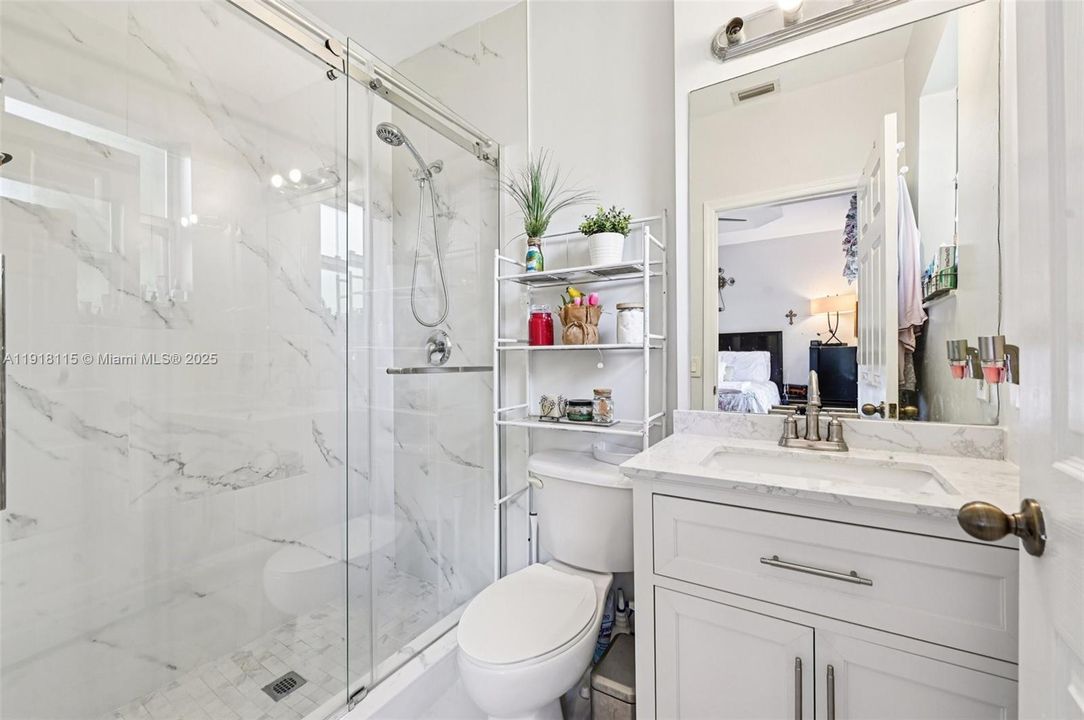 For Sale: $299,999 (3 beds, 2 baths, 1169 Square Feet)