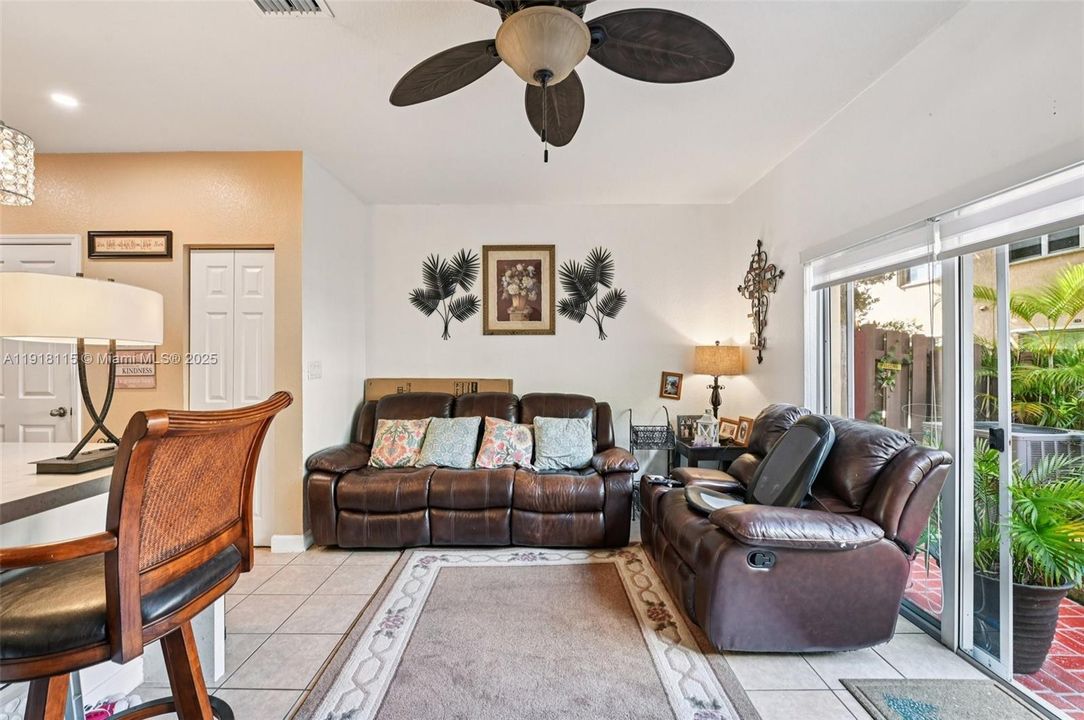 For Sale: $299,999 (3 beds, 2 baths, 1169 Square Feet)