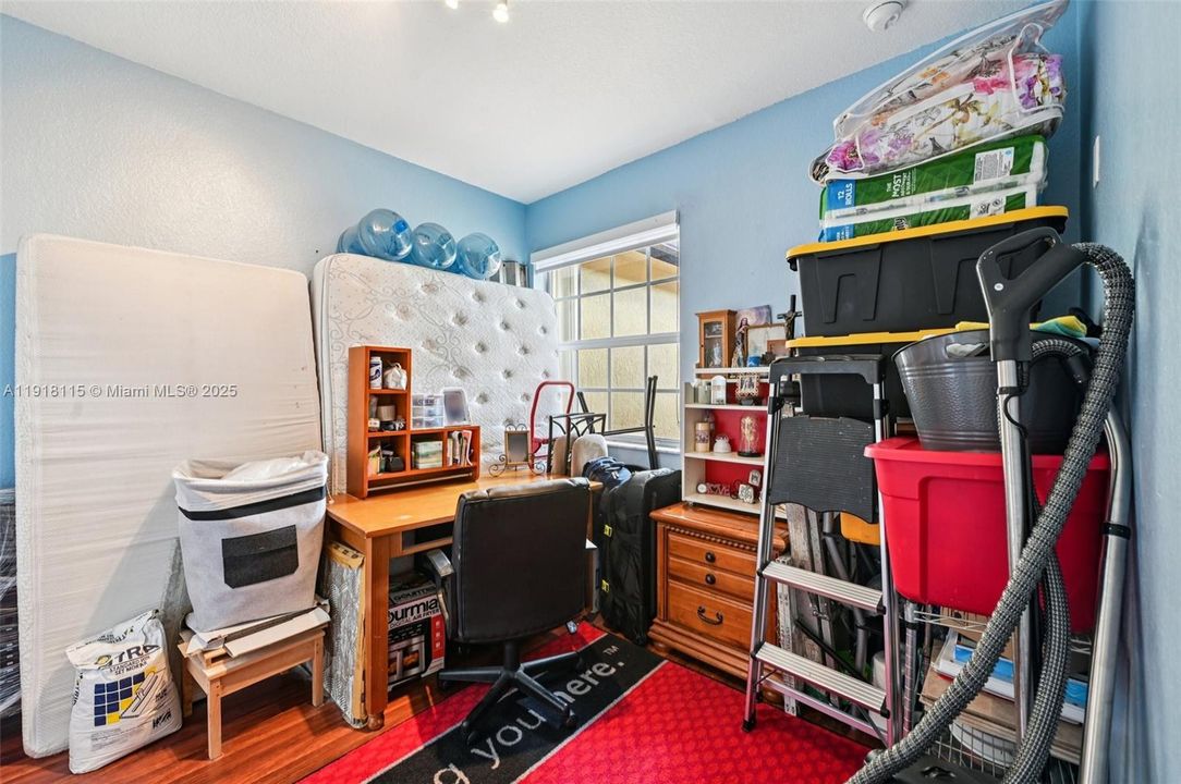 For Sale: $299,999 (3 beds, 2 baths, 1169 Square Feet)