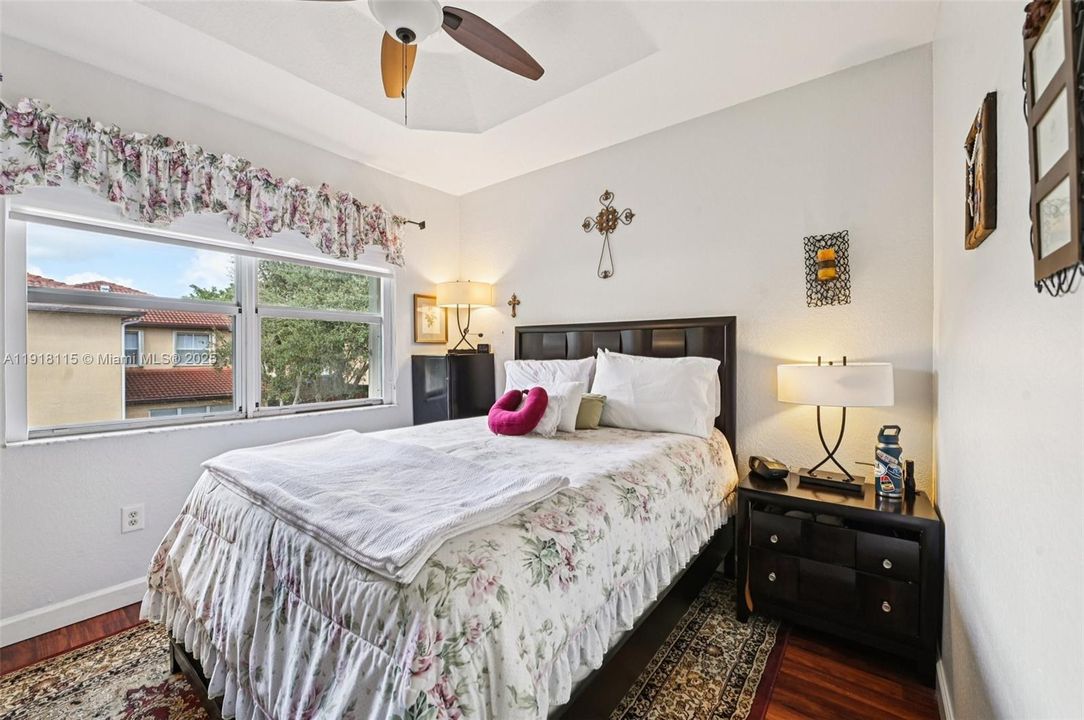 For Sale: $299,999 (3 beds, 2 baths, 1169 Square Feet)