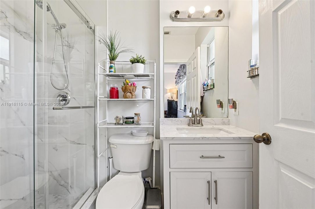 For Sale: $299,999 (3 beds, 2 baths, 1169 Square Feet)