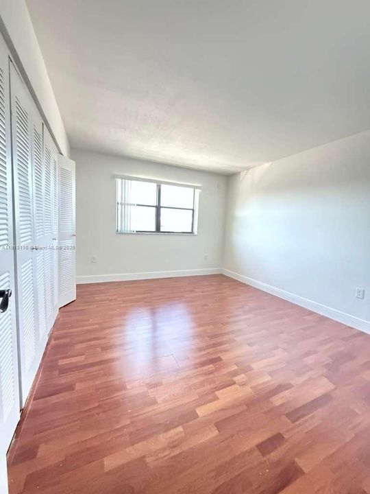 Active With Contract: $1,700 (1 beds, 1 baths, 679 Square Feet)