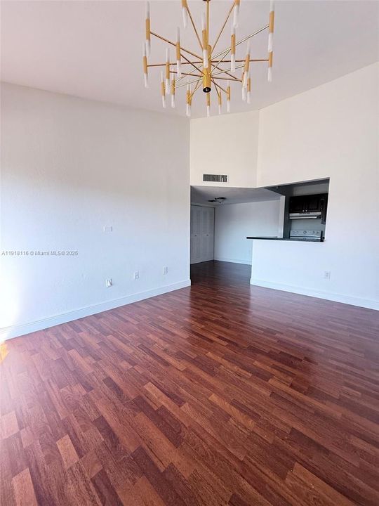 Active With Contract: $1,700 (1 beds, 1 baths, 679 Square Feet)