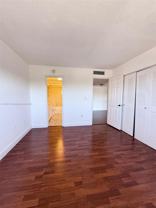 Active With Contract: $1,700 (1 beds, 1 baths, 679 Square Feet)
