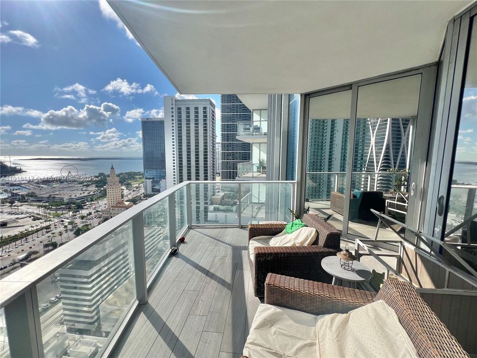 For Sale: $890,000 (1 beds, 2 baths, 1254 Square Feet)