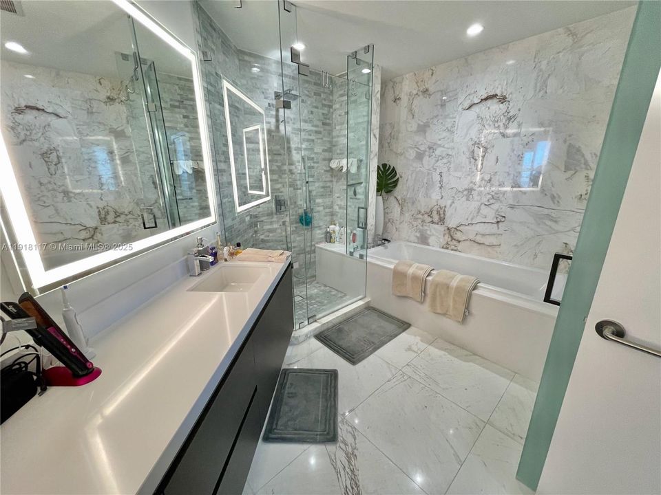 For Sale: $890,000 (1 beds, 2 baths, 1254 Square Feet)