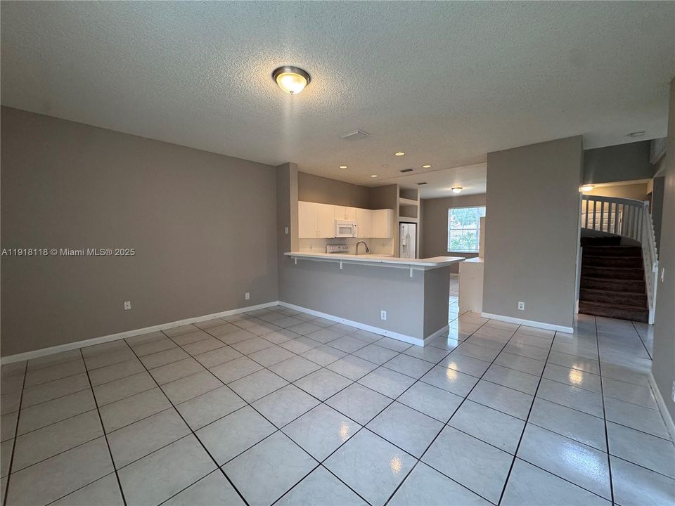 Под контрактом: $625,000 (4 спален, 2 ванн, 2133 Квадратных фут)