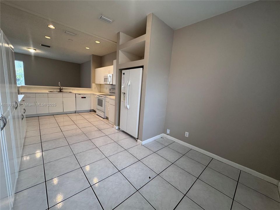 Под контрактом: $625,000 (4 спален, 2 ванн, 2133 Квадратных фут)