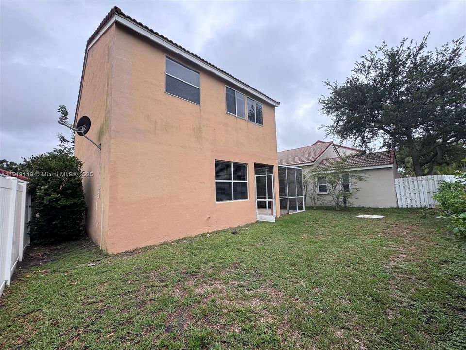 Под контрактом: $625,000 (4 спален, 2 ванн, 2133 Квадратных фут)