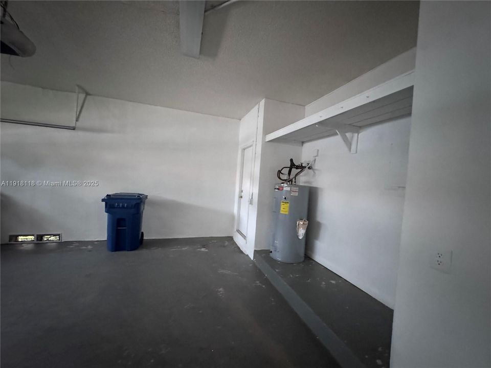 Под контрактом: $625,000 (4 спален, 2 ванн, 2133 Квадратных фут)