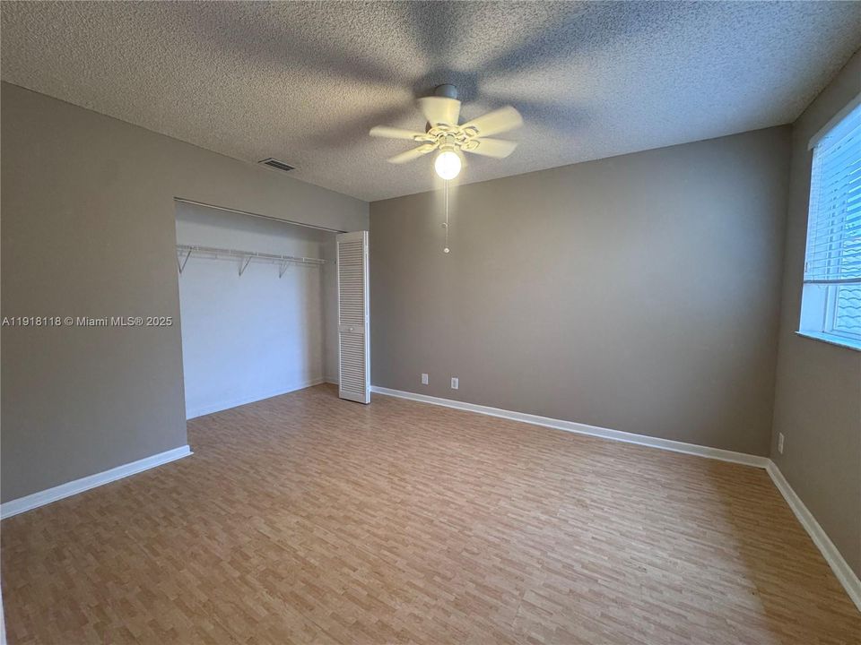 Под контрактом: $625,000 (4 спален, 2 ванн, 2133 Квадратных фут)