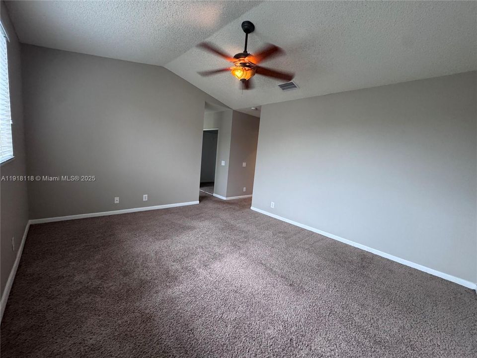 Под контрактом: $625,000 (4 спален, 2 ванн, 2133 Квадратных фут)