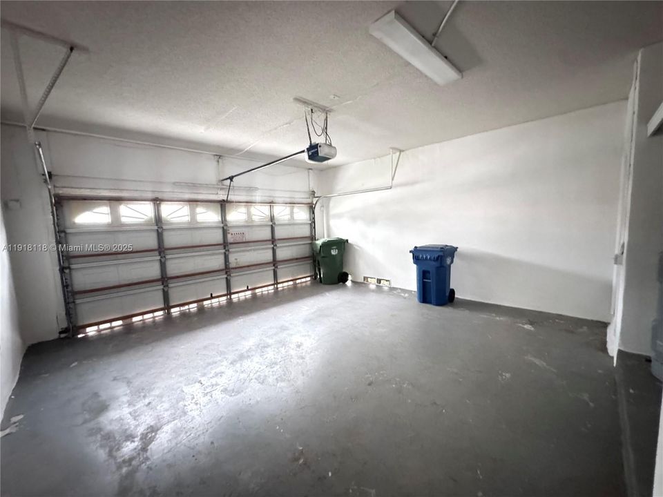 Под контрактом: $625,000 (4 спален, 2 ванн, 2133 Квадратных фут)