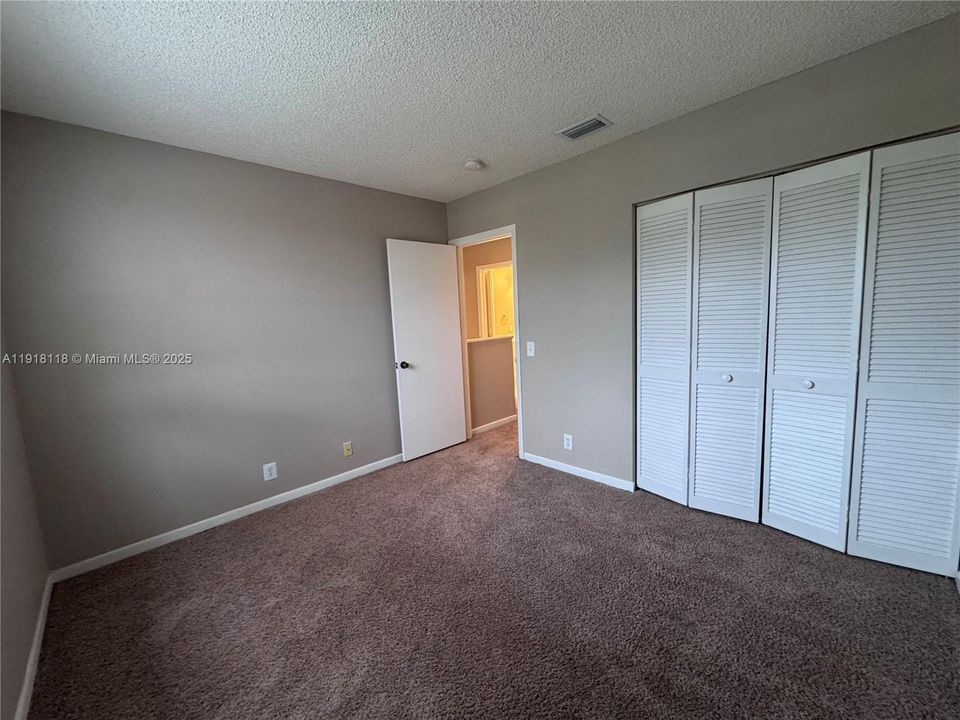 Под контрактом: $625,000 (4 спален, 2 ванн, 2133 Квадратных фут)