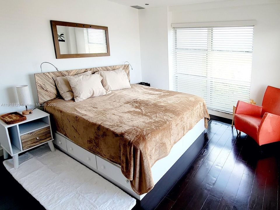 For Rent: $4,850 (2 beds, 2 baths, 1231 Square Feet)