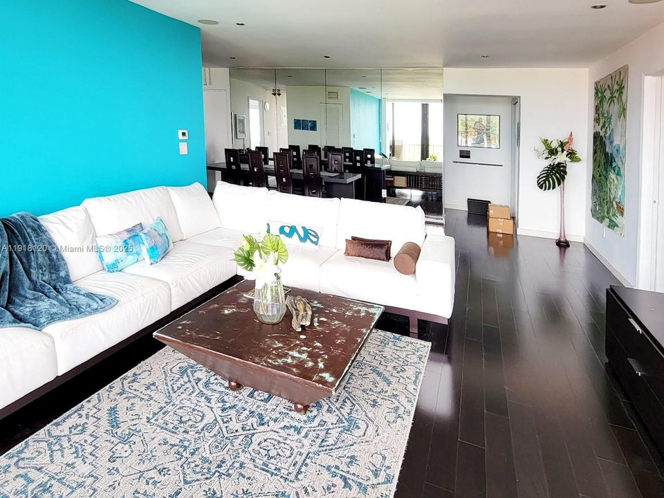 For Rent: $4,850 (2 beds, 2 baths, 1231 Square Feet)