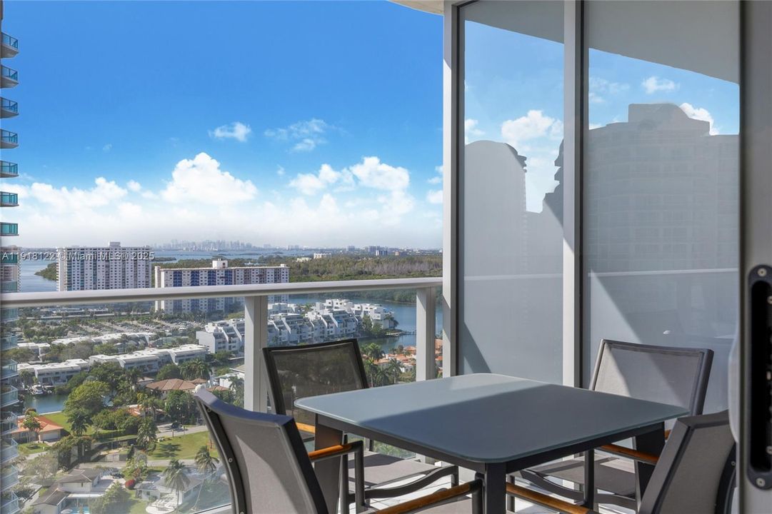 For Rent: $7,100 (2 beds, 3 baths, 1541 Square Feet)