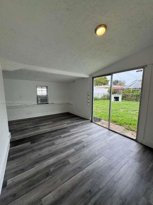 En Renta: $4,700 (4 camas, 2 baños, 1908 Pies cuadrados)