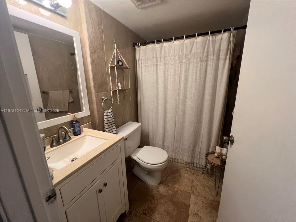 For Sale: $235,000 (2 beds, 1 baths, 749 Square Feet)