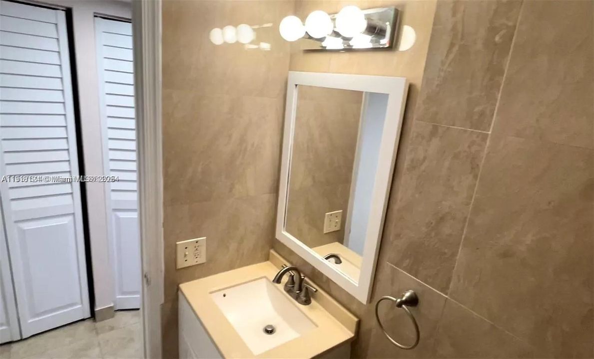 For Sale: $235,000 (2 beds, 1 baths, 749 Square Feet)