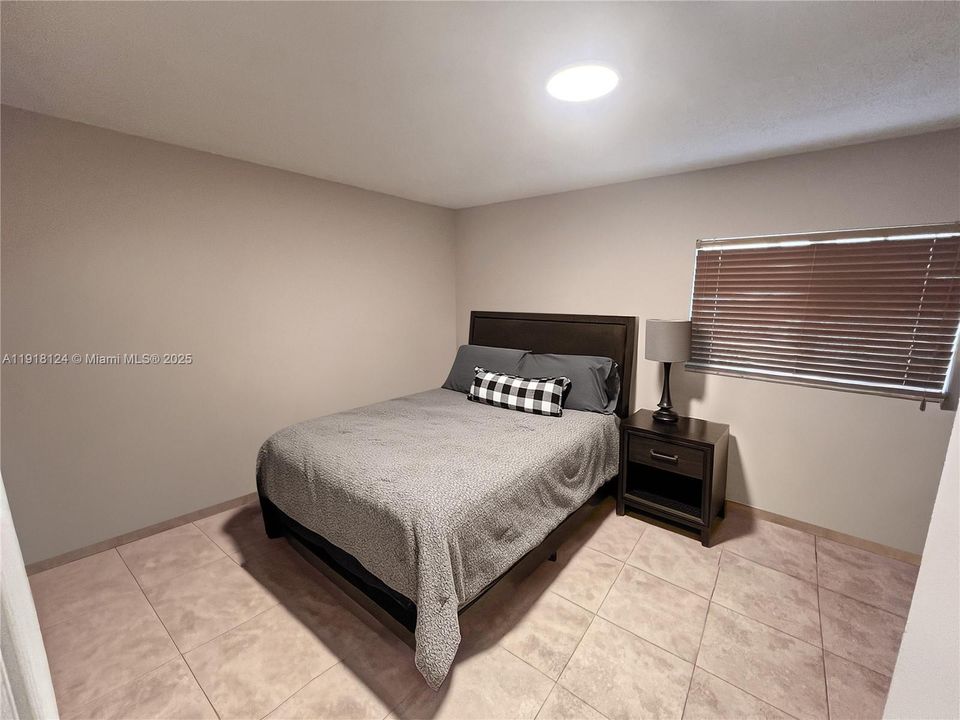 For Sale: $235,000 (2 beds, 1 baths, 749 Square Feet)